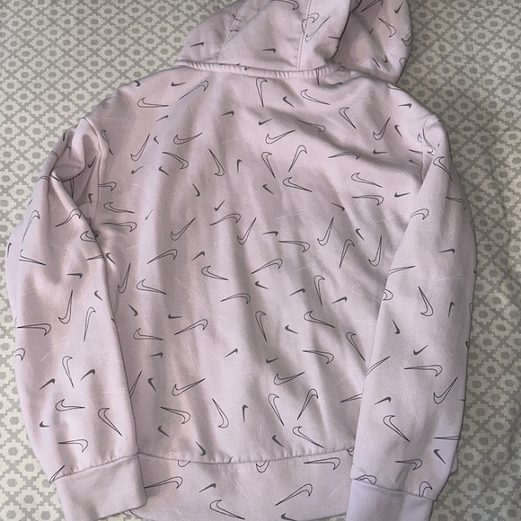 Nike Girl's NSW Fleece Print Hoodie - Picture 4 of 5